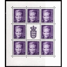 Danmark. Småark med 8 mærker samt vignet i midten. Dronning Margrethe. Postfrisk.